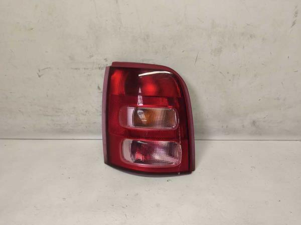 FEU ARRIERE GAUCHE NISSAN - Vue 1